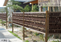 庭入り口,生垣,竹フェンス